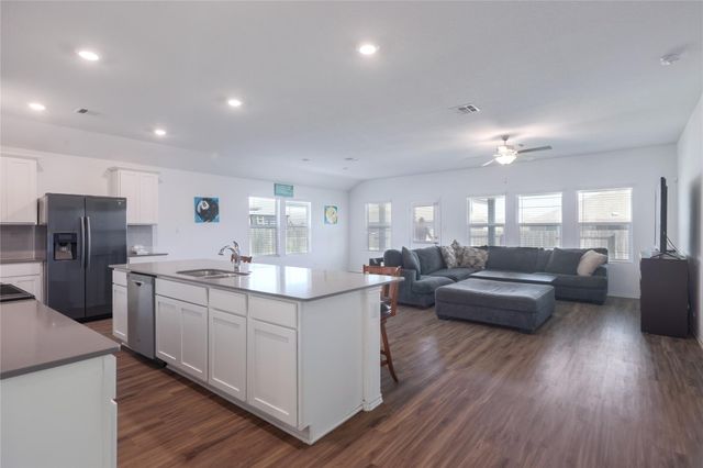 108 Red Buckeye ST, Hutto, TX 78634