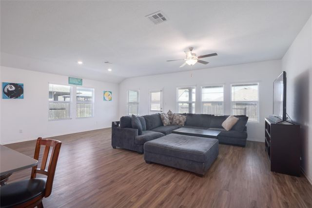 108 Red Buckeye ST, Hutto, TX 78634