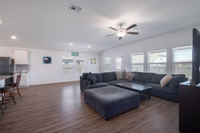 108 Red Buckeye ST, Hutto, TX 78634