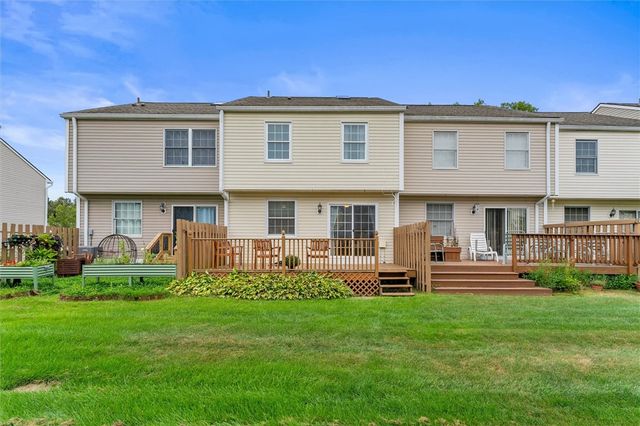 90 Courtshire Lane, Penfield, NY 14526