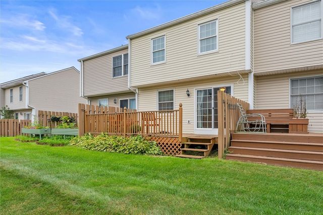 90 Courtshire Lane, Penfield, NY 14526