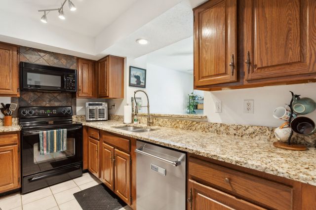 724 Creekwood Court, Lewisville, TX 75067