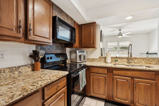 724 Creekwood Court, Lewisville, TX 75067