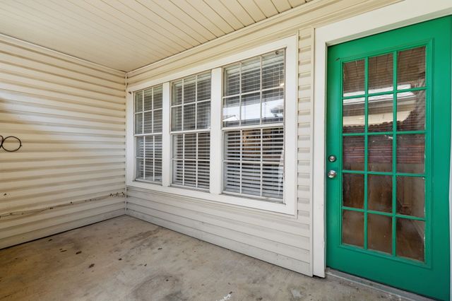 724 Creekwood Court, Lewisville, TX 75067