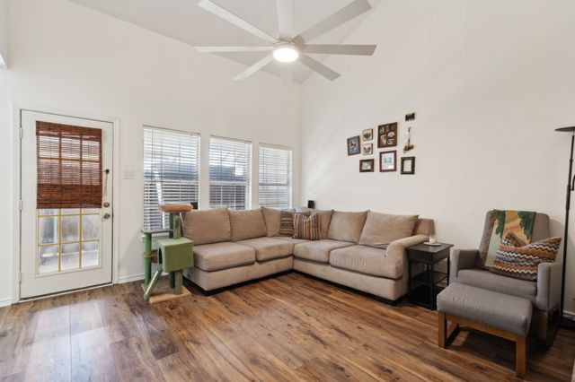 724 Creekwood Court, Lewisville, TX 75067