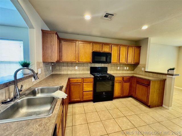 10724 N 146th East Avenue, Owasso, OK 74055