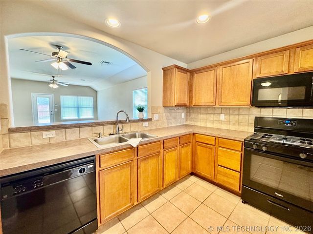 10724 N 146th East Avenue, Owasso, OK 74055