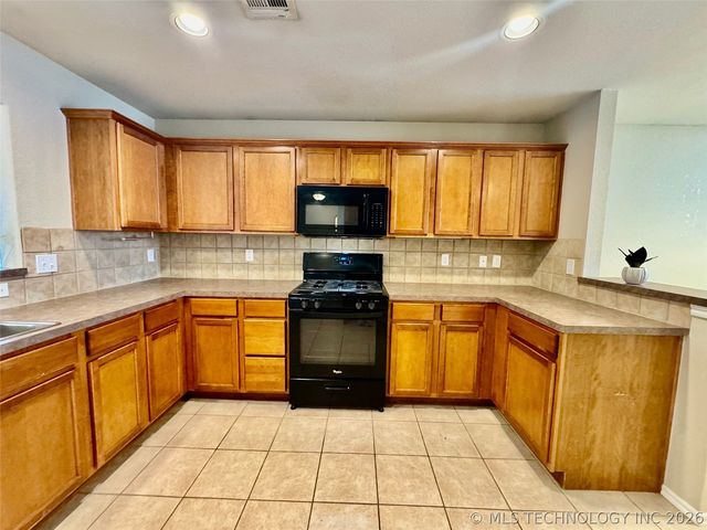 10724 N 146th East Avenue, Owasso, OK 74055