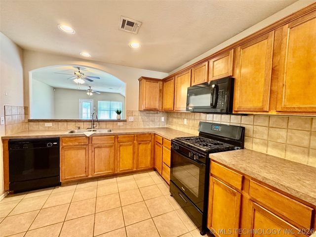 10724 N 146th East Avenue, Owasso, OK 74055