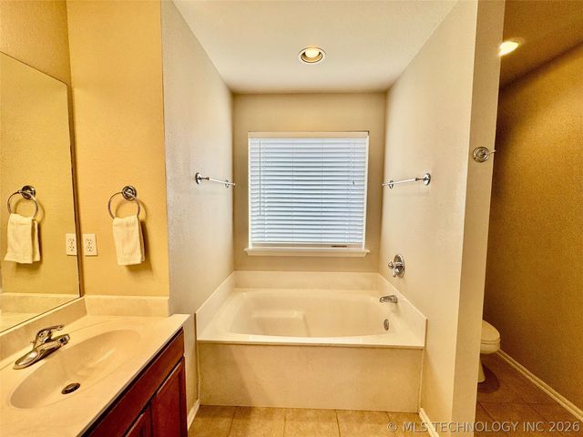 10724 N 146th East Avenue, Owasso, OK 74055