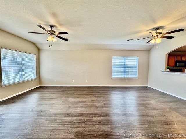 10724 N 146th East Avenue, Owasso, OK 74055