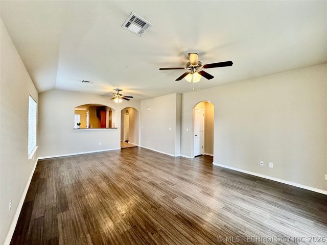 10724 N 146th East Avenue, Owasso, OK 74055