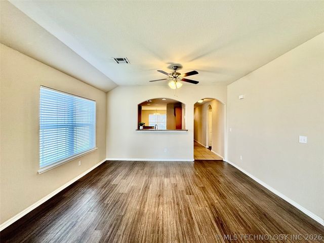 10724 N 146th East Avenue, Owasso, OK 74055