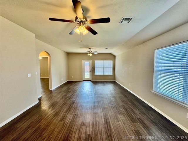 10724 N 146th East Avenue, Owasso, OK 74055