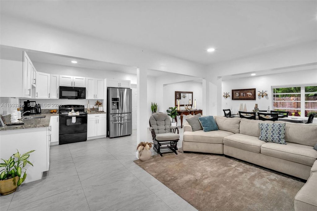 14140 NE 10th Avenue, North Miami, FL 33161