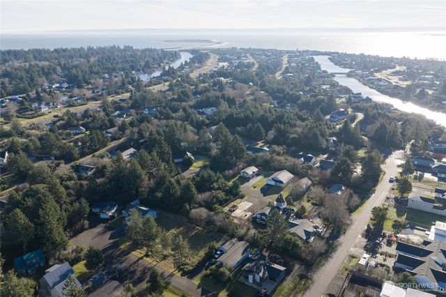 834 Whale Court SW, Ocean Shores, WA 98569