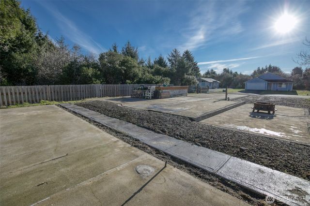 834 Whale Court SW, Ocean Shores, WA 98569