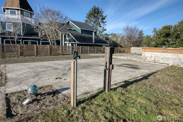834 Whale Court SW, Ocean Shores, WA 98569