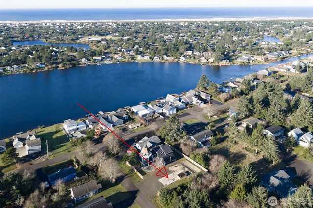 834 Whale Court SW, Ocean Shores, WA 98569