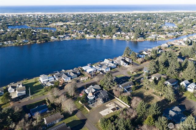 834 Whale Court SW, Ocean Shores, WA 98569