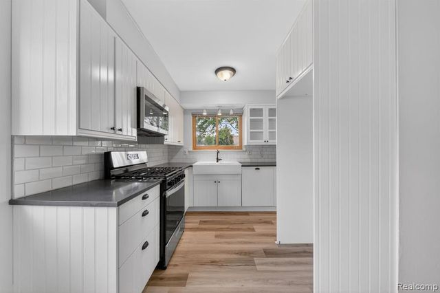 33484 Krauter Street, Westland, MI 48185