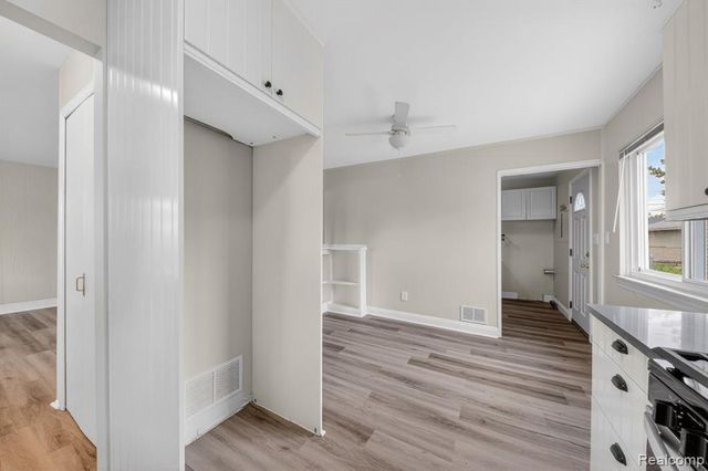 33484 Krauter Street, Westland, MI 48185