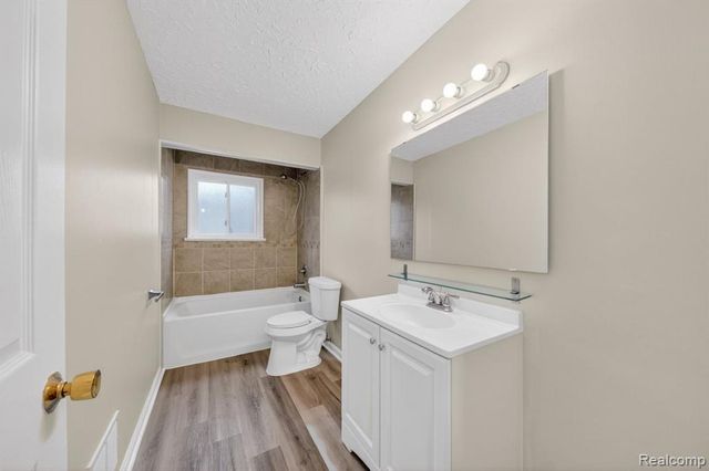 33484 Krauter Street, Westland, MI 48185