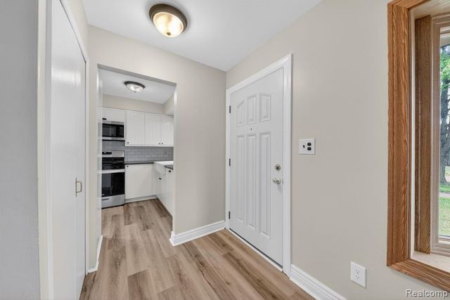33484 Krauter Street, Westland, MI 48185