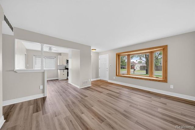 33484 Krauter Street, Westland, MI 48185