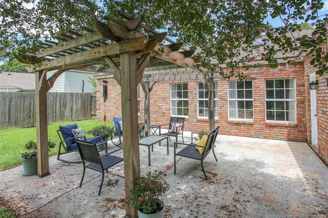 4020 Cappy Drive, Lake Charles, LA 70605