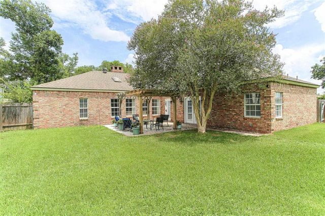 4020 Cappy Drive, Lake Charles, LA 70605