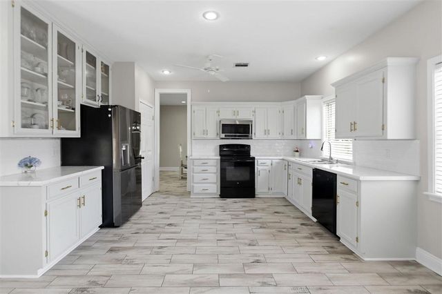 4020 Cappy Drive, Lake Charles, LA 70605