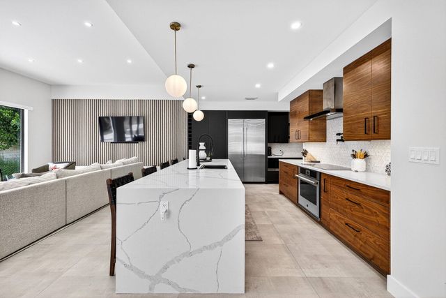 1807 NE 18th Street, Fort Lauderdale, FL 33305