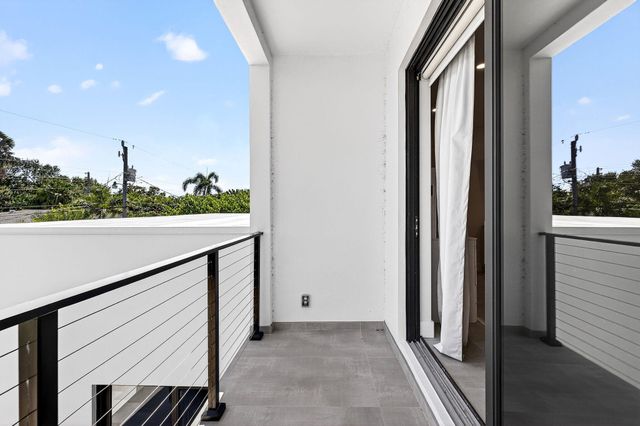 1807 NE 18th Street, Fort Lauderdale, FL 33305