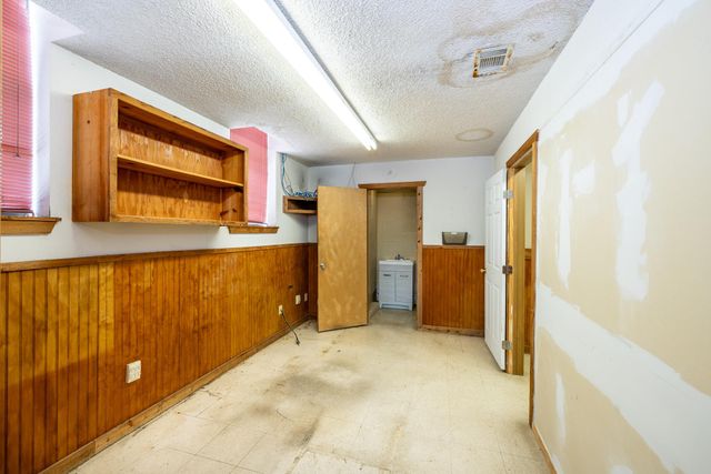 1703 N Saint Joseph ST, Gonzales, TX 78629