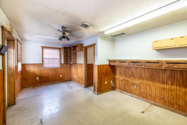 1703 N Saint Joseph ST, Gonzales, TX 78629