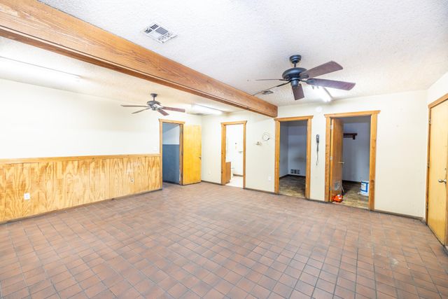 1703 N Saint Joseph ST, Gonzales, TX 78629