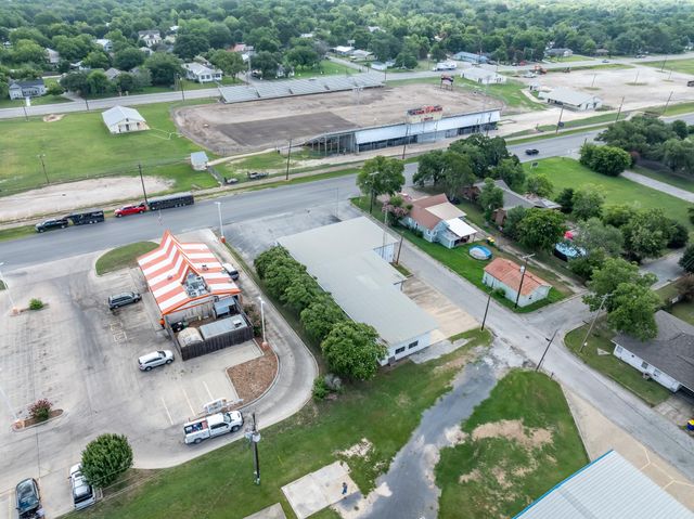 1703 N Saint Joseph ST, Gonzales, TX 78629