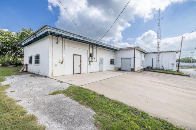 1703 N Saint Joseph ST, Gonzales, TX 78629