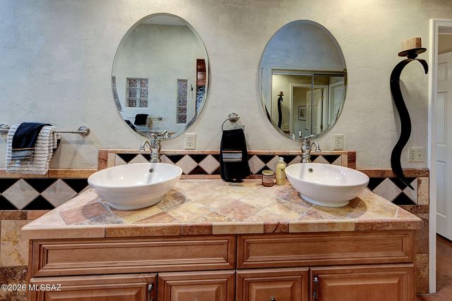 7580 N Calle Sin Controversia, Tucson, AZ 85718