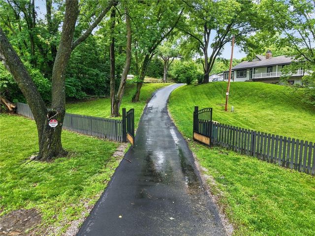 9800 Hutton Road, Kansas City, KS 66109