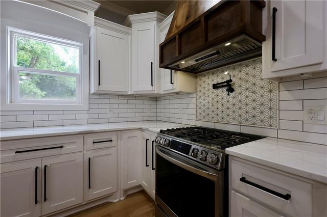 9800 Hutton Road, Kansas City, KS 66109