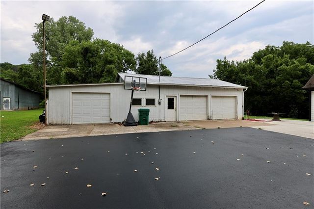 9800 Hutton Road, Kansas City, KS 66109