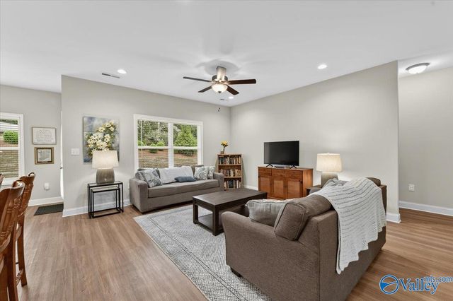 4010 Rockland Circle, Owens Cross Roads, AL 35763
