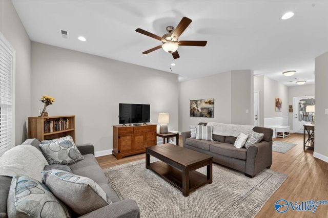 4010 Rockland Circle, Owens Cross Roads, AL 35763