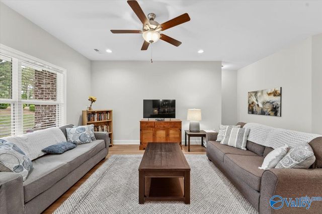 4010 Rockland Circle, Owens Cross Roads, AL 35763