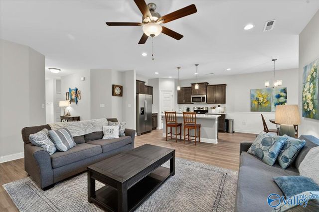 4010 Rockland Circle, Owens Cross Roads, AL 35763