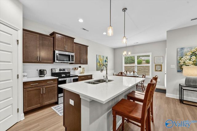 4010 Rockland Circle, Owens Cross Roads, AL 35763