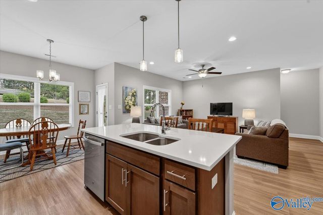 4010 Rockland Circle, Owens Cross Roads, AL 35763
