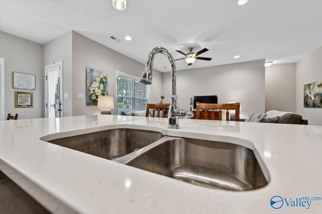 4010 Rockland Circle, Owens Cross Roads, AL 35763